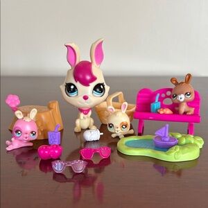 Littlest Pet Shop Magic Motion 3500 Mommy and Bunny Picnic, Hasbro 2013